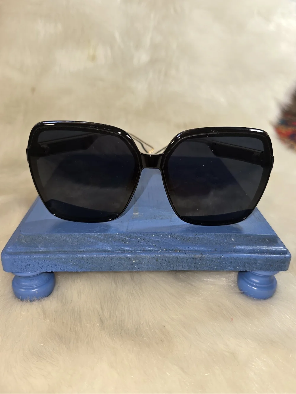 Linfemand Classic Black Oversized Women's Sunglasses